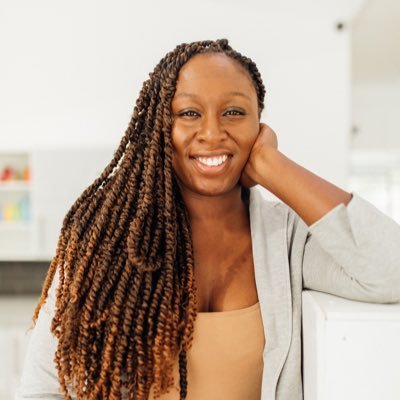Marketing is my thing 💫 | Founder of @manehookup 👩🏾💻 + the Inside Small Giants newsletter | Athlete that loves food🏃🏾♀️🍰 | https://t.co/GNzFDeHkkA 📩