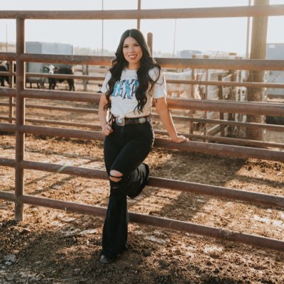 _Chrissyyxxx's profile picture. 🤘🏽🏐🧡⚽️🇲🇽 sc: L_chrissyy