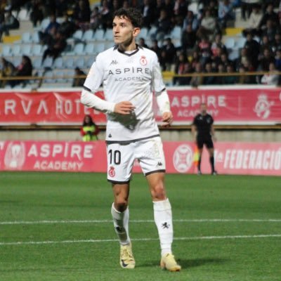 Técnico Superior en Administración y Finanzas. Estudiante de Marketing e Investigación de mercados /Jugador de ⚽️