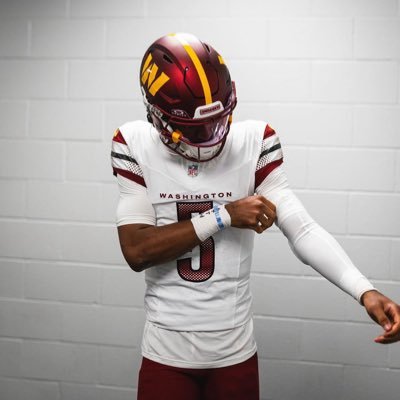 baybayeisenhour's profile picture. fan since birth #2005baby