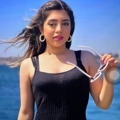 newrhimi's profile picture. در جريانم