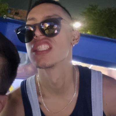 PGL_J's profile picture. Práctico. 
Come mierda.
♓
Indignado. Distraído.