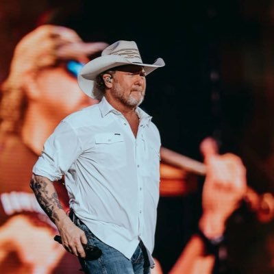 Official tracy Lawrence 📀New EP, Out Here In It, Out Now 🎙️Check out my podcast, TL's Road House!