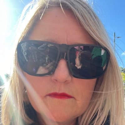 a very proud and passionate Welsh girl and Liverpool FC mad! #cymruambyth #YNWA