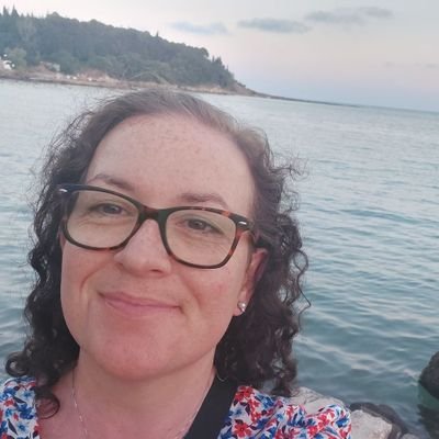 AlisonC53383381's profile picture. Wife, mother of 3 crazy beautiful children, English HoD, lover of learning, dressmaking and the seaside.🏖
