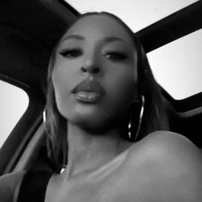 Its__Shar's profile picture. mike’s daughter