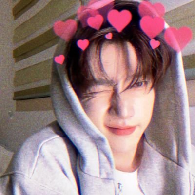 Defidevv's profile picture. uni things🪄