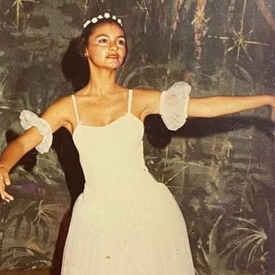 Alma de artista de sensibilidad exquisita.Detesto la hipocresía,la manipulación,la mentira,la
falta de comunicación ante los problemas.Sincera,alegre,bailarina.