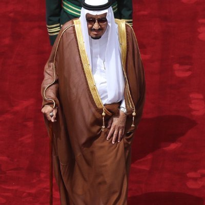 ﴿ وإذ جعلنا البيت مثابة للناس وأمنا واتخذوا من مقام إبراهيم مصلى وعهدنا إلى إبراهيم وإسماعيل أن طهرا بيتي للطائفين والعاكفين والركع السجود ﴾