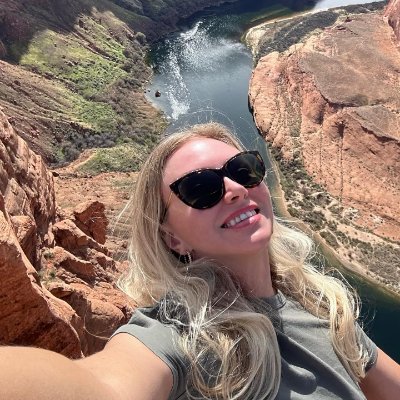 alira1199's profile picture. Investing📈 Skiing🏄🏻‍♀️ Meditation🧘🏼‍♀️ Travelling✈️ and Roses🌹