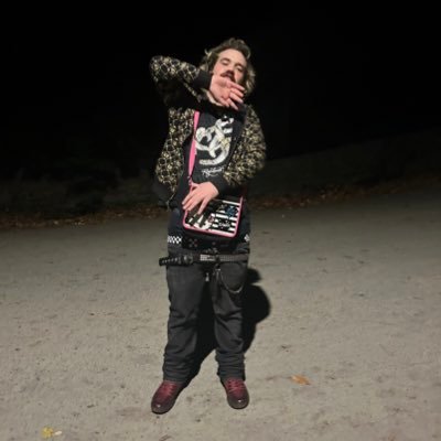 bloodshotwitch's profile picture. Konjure Krew 🧙‍♀️🗡. SoundCloud - Bloodshotwitch🐴