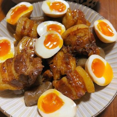 私は瞑想と読書📚が大好きな女性です。 料理 👨🍳 やスポーツも楽しみます。 無言フォロー失礼します