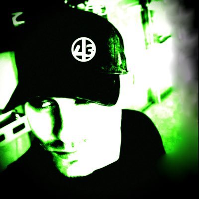 realfrankmayo's profile picture. hi. i play poker.