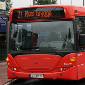 21bussen, det er meg! Jeg har nettopp blitt ledd-buss, og håper du trives med meg #buss #helsfyr #akerbrygge