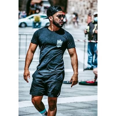 naaX_O's profile picture. Improving. Not really.