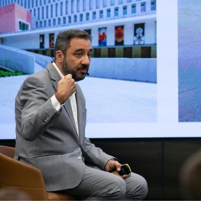 Subdirector General Adjunto de la Galería de Colecciones Reales. Curator. Arte contemporáneo.