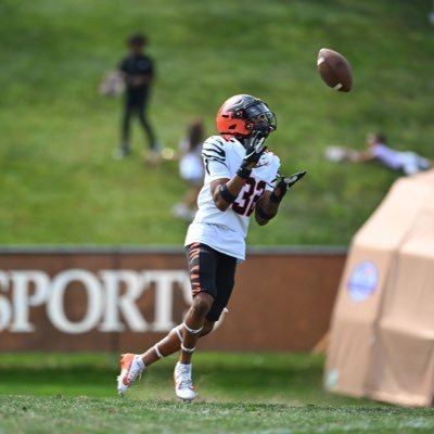 Stewarts Creek 24 || 6’1ft ||185lbs|| RB/WR || 4.0 gpa || 4.43 40yd laser time #Elite3🔺|| Instagram: _kj.2xx_ email: Kineyminey2@gmail.com 🐅🐅