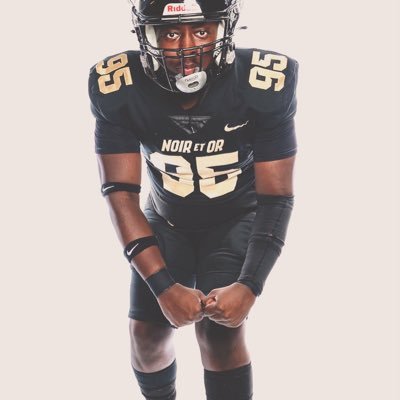 DE,DT 6’0 210lbs Classe of 2027 🇺🇸« A young boy chasing a dream »🤩🥷🏈https://t.co/E1L5PNVKmG IG : aaron_michel_05 Collège de Valleyfield⚫️🟡
