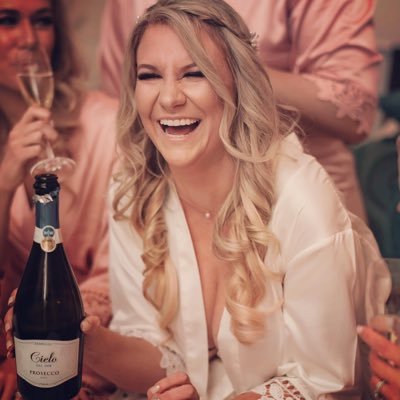 kellllllllykid's profile picture. corgi mama • school counselor