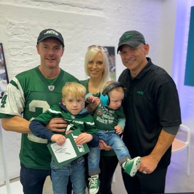 Father. Co- Founder of Hippo Jets Podcast, British NYJETS fan and Wolves fan #WWFC #NYJ #wolves #ganggreen #GangGreenUK