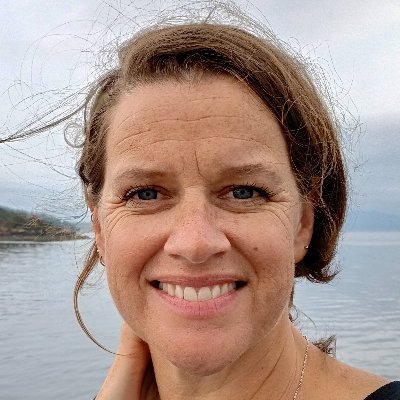 Spiritual Director. Amateur and enthusiastic theologian. Lover of deep thinking, good adventures, and play. She/ Her.