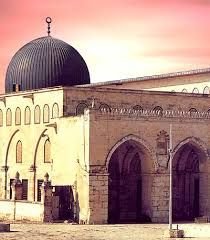 عربي يمني مسلم احب الخير للناس واكره الظلم والظالمين