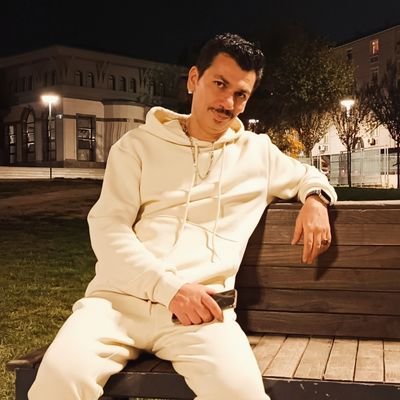 بازیگر سینما و تلوزیون
مدیر تدارکات ، مدیر صحنه ،دستیار کارگردان
معرفی هنر جو به پروژه های سینمایی