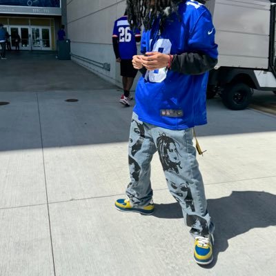 roy_bandz's profile picture. I'm done w you bando...bye