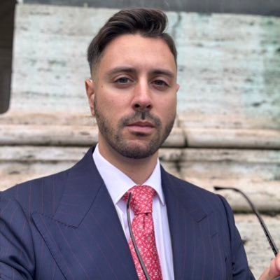 Nato a L’Aquila, PhD in Political Theory alla Luiss. Giornalista a @LaVeritaWeb. Cattolico, conservatore, a volte ho nostalgia di epoche che non ho mai vissuto.