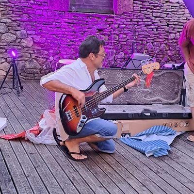 LAFONBRUNO's profile picture. Coureur, cycliste par monts et par vaux.musicien, travaillant de midi à minuit, infirmier depuis toujours , laique jacobin  républicain. Adhérent à #RSouveraine