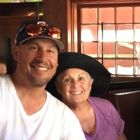 dontbeapanican's profile picture. 