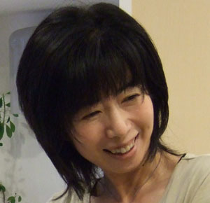 Housewife. Sometimes illustrator. Lover of dogs. I'm just training my English on Twitter.