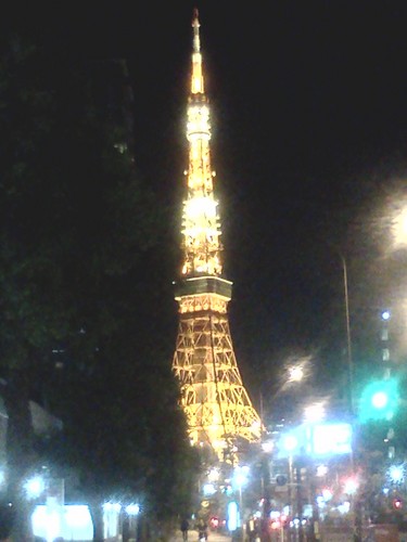 Random tweets by travel professional - foodie, crazy shopper, love music (esp. 90s!) art, architecture, discovering new things.