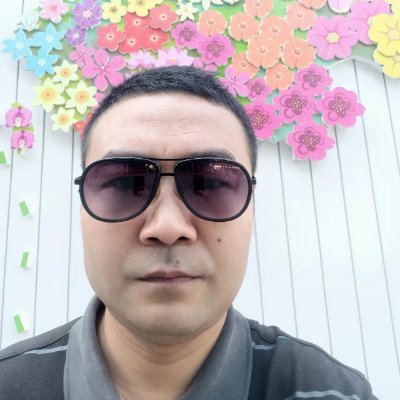 I am a professional LED product salesperson. The products I sell mainly include Solar flood light, high bay light , tri-proof lamps, LED display screens