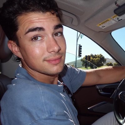 Live Streamer & Content Creator Traveling ~ Hiking ~ Eating ~ Gaming ~ Lifting