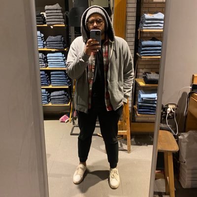 I don't give a shit about a thing you say I just wanna feel like a king again and if you Don't like it you can sit and spin middle finger up we bout to do this