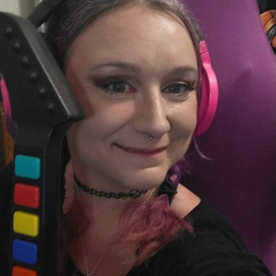 She/Her. Independent video producer at @GameRant Fundraiser,amateur speedrunner,plays games with a guitar controller. business: geeketiquette.youtube@yahoo.com