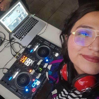 Hago radio, podcasts, locución comercial y el meme ocasional.
Me puedes escuchar los jueves a las 2PM en ✨Excelente Servicio✨ x @Ibero909fm📻 o en Mixcloud 🙂👇