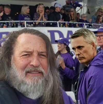 🐈
Dog Rights Enthusiast, Artisan Baker. they call me Dr. Bread. Professionally UW football Tweeter. #1 Uncle. ☠ 🌈