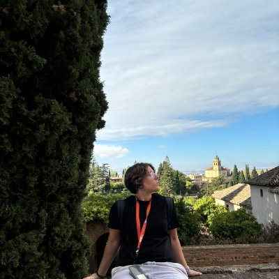 · Ingeniera Software UA 💻 (FrontEnd dev 🦾)
· Curiosidad 100% 🧠🔎
· Practicando cualquier deporte🥊⛸🚶♀️🗻🎾 😁
· Otros hobbies: 📚, 🎞, 🌄, 🎸, 🥁