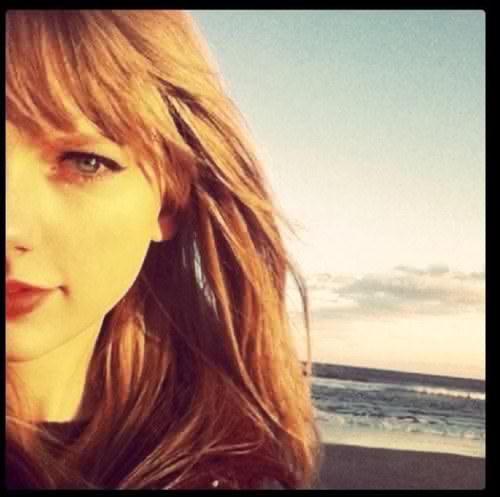 Jesus is my everything♥ Huuugenormas SWIFTY!!!♥♥Taylor Swift = my inspiration! Wanna be on stage next to her one day :')♥♥¹³