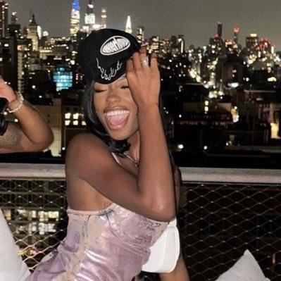 whosjeans's profile picture. newjeans only.