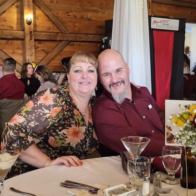 KimBate03397445's profile picture. Happily married to my Best Friend💞🇺🇸🕊🎚2A Maga Girl🇺🇸 Boxer mom MAHA 🥜🙏🐿 Fred😥 No DMs (Rebuilding unjustly terminated Account)