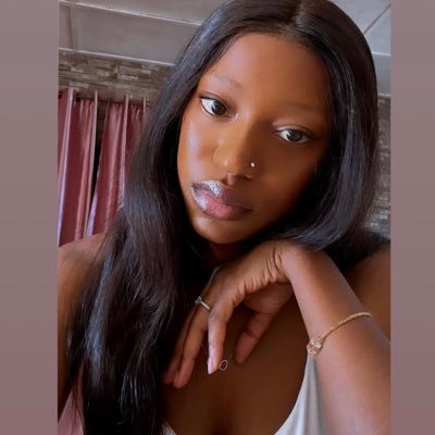 __Dawany's profile picture. I Love Rap, FS🫀👑 🇵🇹 🇺🇸🇦🇴🇧🇷 #PUGILISTA 🤜🤛#Motards_femininas 🥷🖤 #Motogirl🏍️🖤🥷 #Seja_feliz🌻