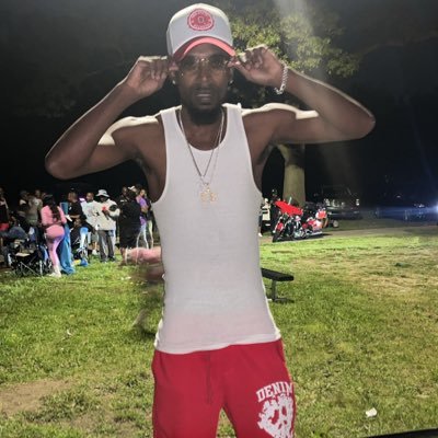 Certified & Official In These Streets Check My Resume & Ask Around 😎 Follow Me On IG (@YB_Set_Trends_Bitch ) I’m A Vibe 😂 🎱💯🔥🎤💸📖📔:YBSetTrends@Gmail.Com