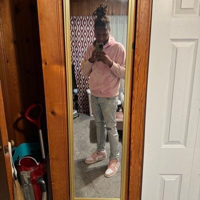 follow me and I follow back follow my ig @r.y.n_dullah, follow my TikTok @r.y.n_dullah3
