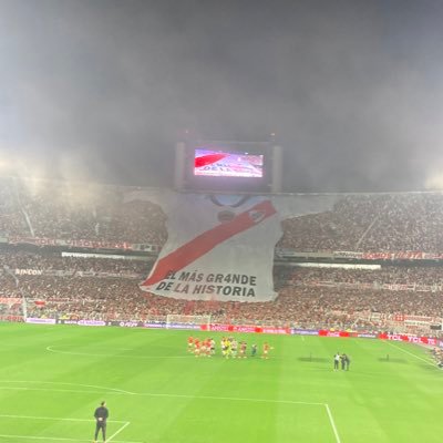 Soy de River, de River de corazón, aunque ganes aunque pierdas, aunque no salgas campeón.