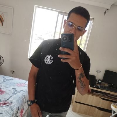 Jeyson961024's profile picture. ✍🏻Escritor de fantasía medieval y ciencia ficción ✍🏻
AUTOR :
📚Sueños de luz y oscuridad 📚cazadores de brujas(SLO) 📚 el reino de los muertos(SLO)📚