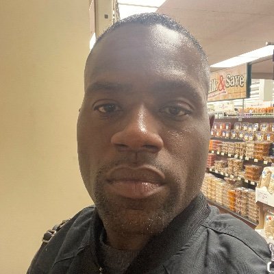 earneal87483's profile picture. 
