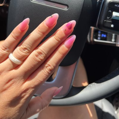 DaisyTodac's profile picture. Discord : daisytodac 
Make a Graphic Designer